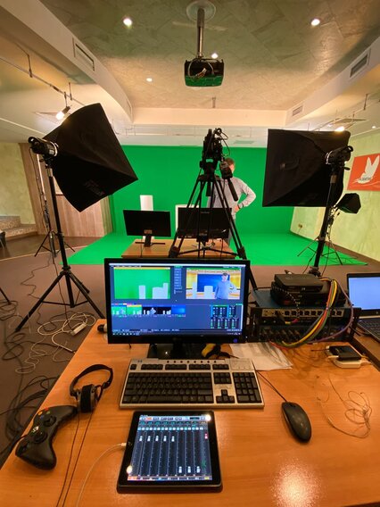 Настройка оборудования в виртуальной студии для онлайн-трансляций для компании МИЭЛЬ. Организация мероприятия МузПрокат.
