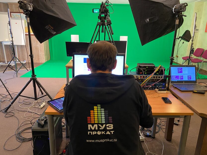 Настройка оборудования в виртуальной студии для онлайн-трансляций для компании МИЭЛЬ. Организация мероприятия МузПрокат.
