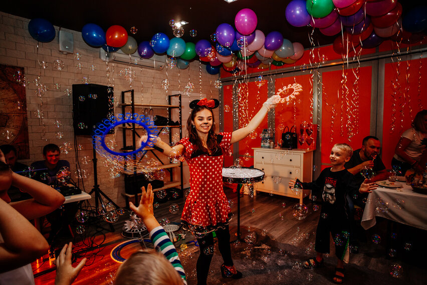 Шоу мыльных пузырей на детском дне рождения 5 лет Алексею. Организация мероприятия МузПрокат.