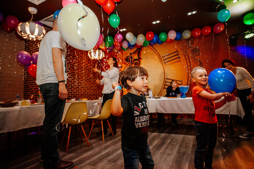 Детские игры на детском дне рождения 5 лет Алексею. Организация мероприятия МузПрокат.