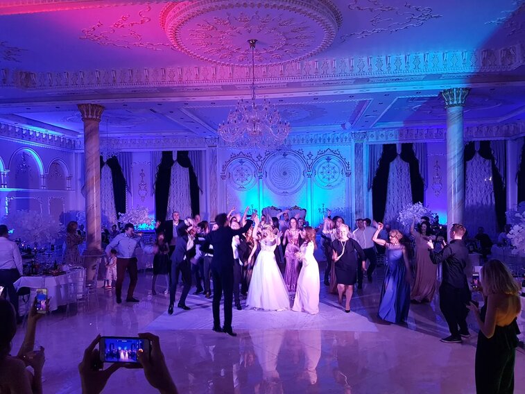 Конкурсы от ведущего на свадьбе в Екатерининском дворце. Организация мероприятия МузПрокат.