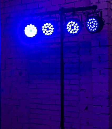 Комплект прожекторов LED PAR на тотеме 4 шт взять в аренду