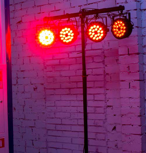 Комплект прожекторов LED PAR на тотеме 4 шт взять в аренду