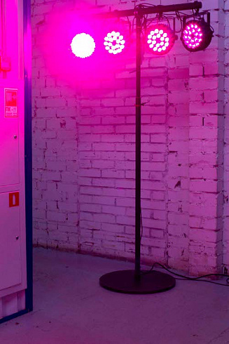 Комплект прожекторов LED PAR на тотеме 4 шт взять в аренду
